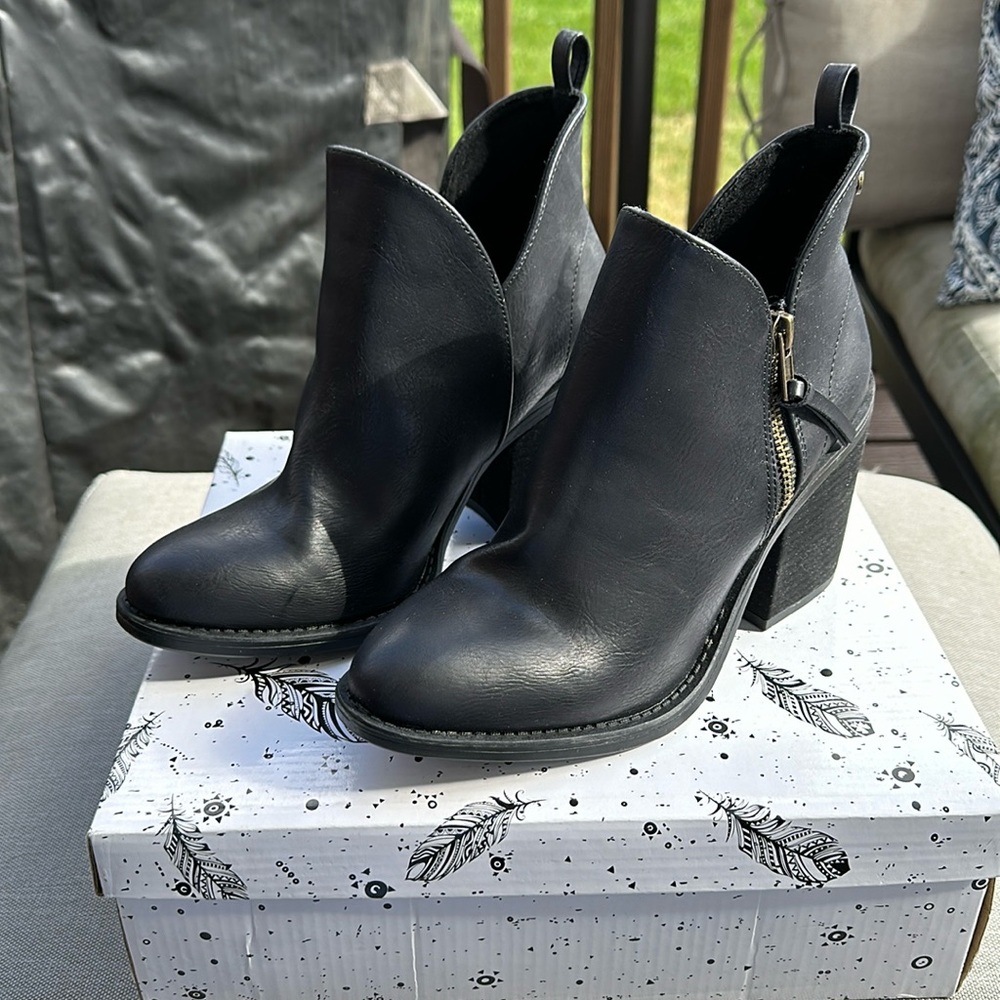 Black ankle bootie